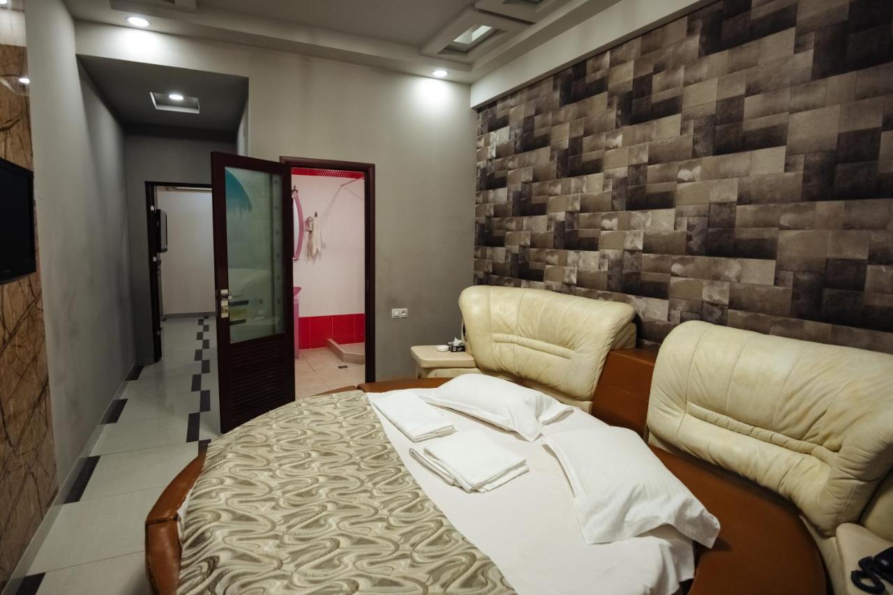 Golden Seconds Hotel Yerevan Exterior photo