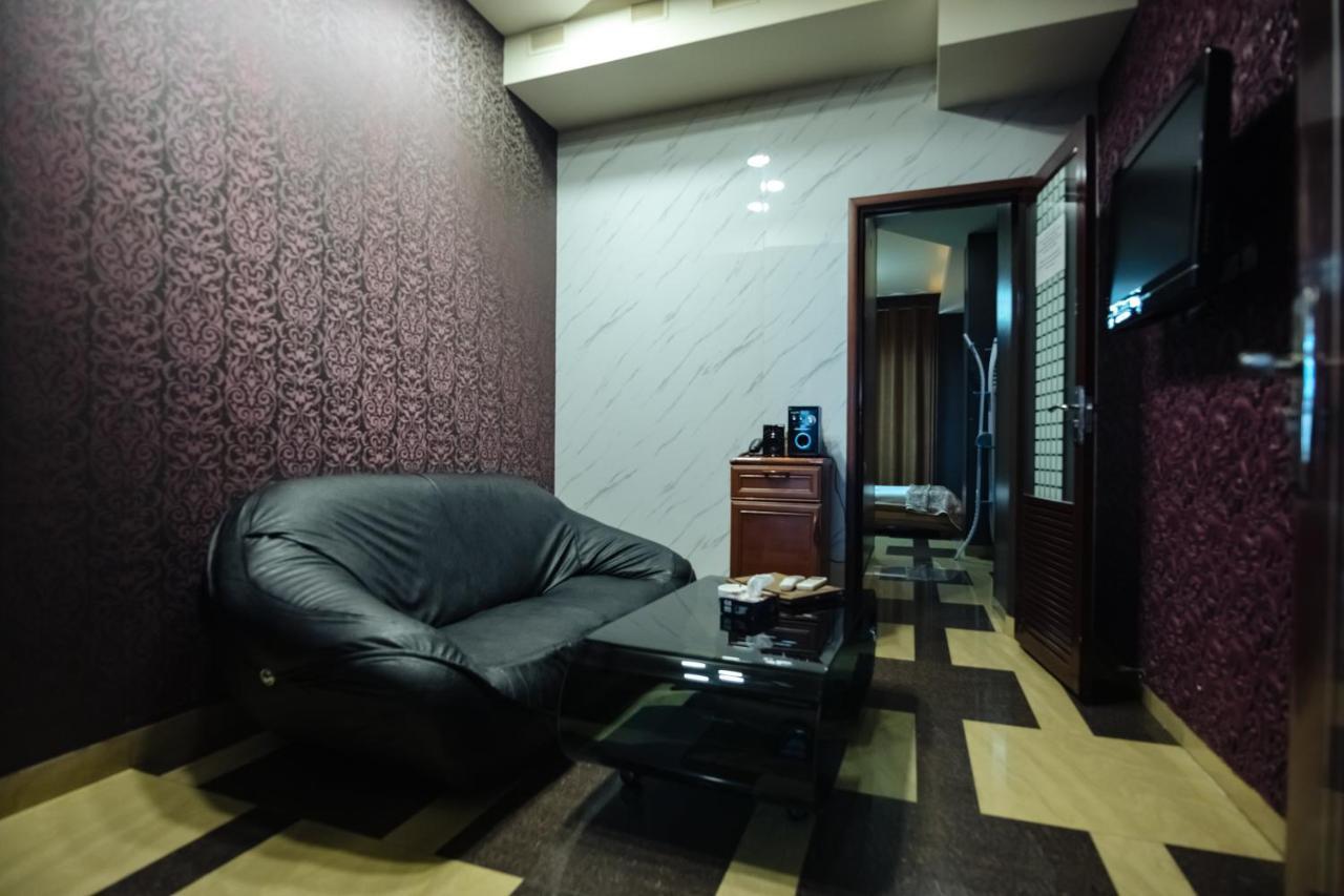 Golden Seconds Hotel Yerevan Exterior photo