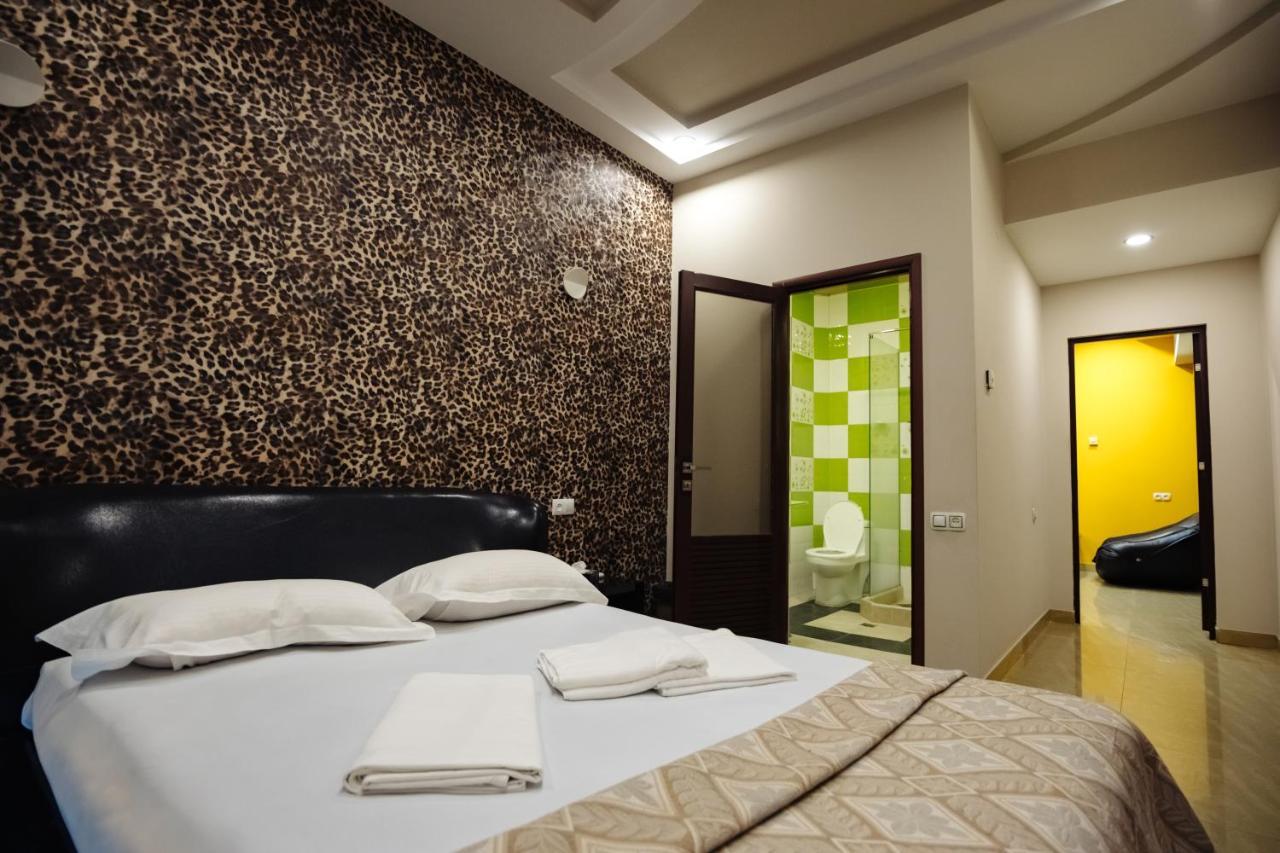 Golden Seconds Hotel Yerevan Exterior photo