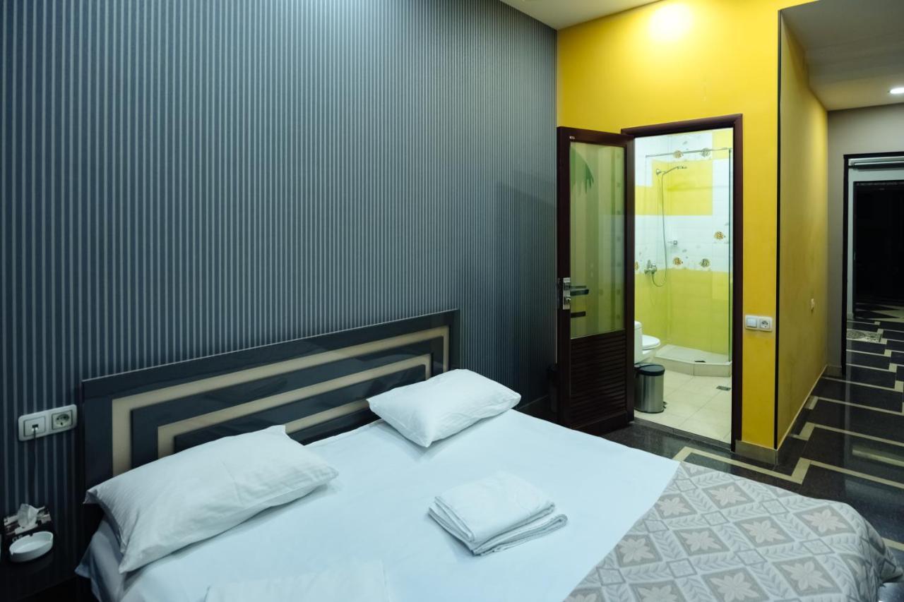 Golden Seconds Hotel Yerevan Exterior photo