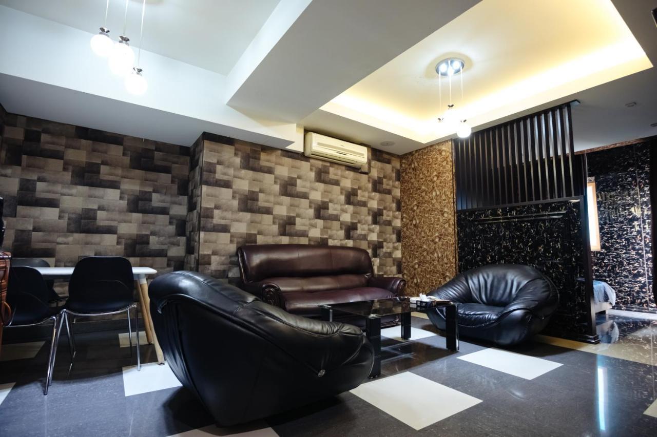 Golden Seconds Hotel Yerevan Exterior photo