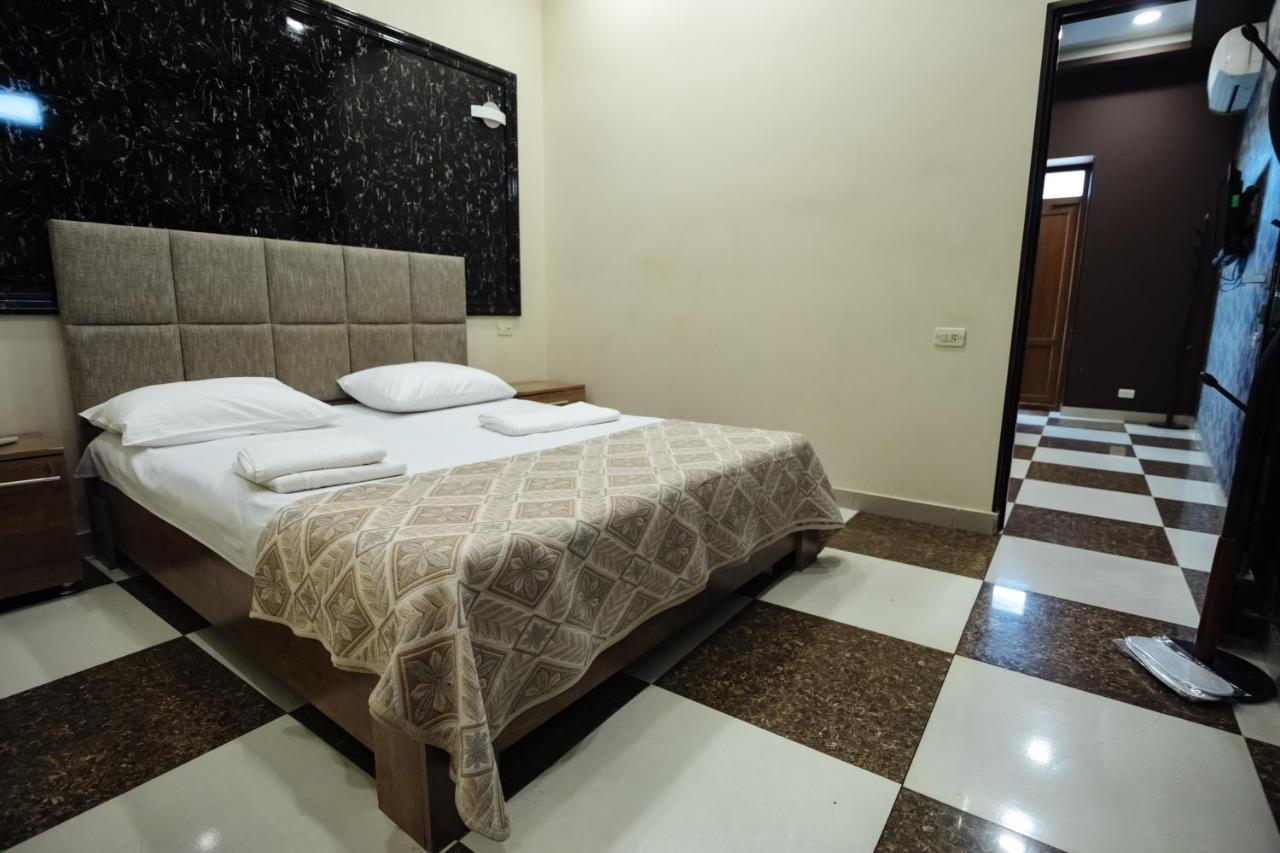 Golden Seconds Hotel Yerevan Exterior photo