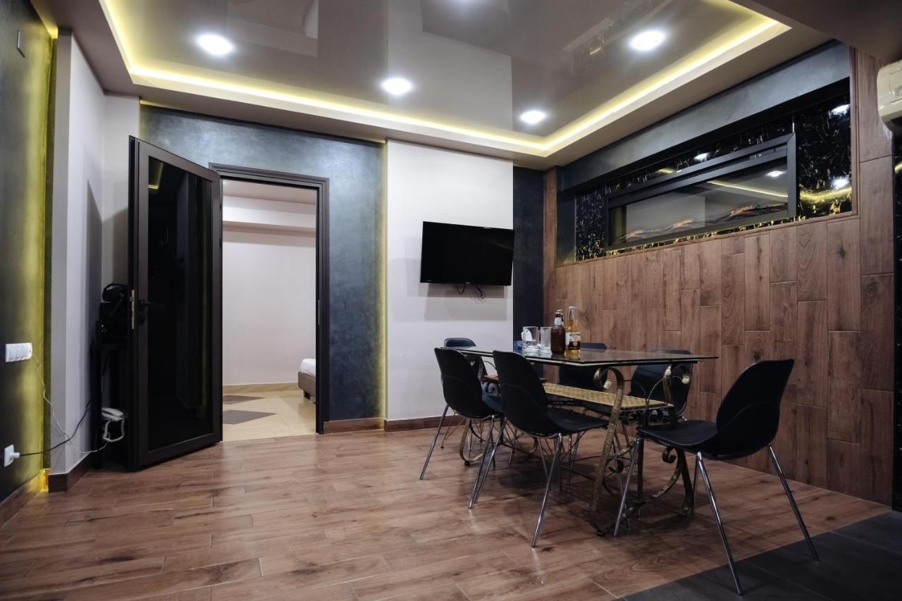 Golden Seconds Hotel Yerevan Exterior photo
