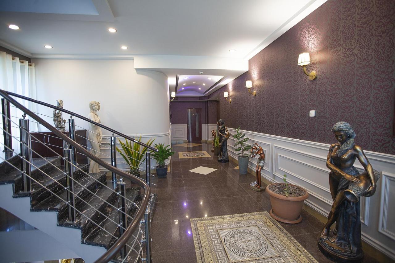 Golden Seconds Hotel Yerevan Exterior photo