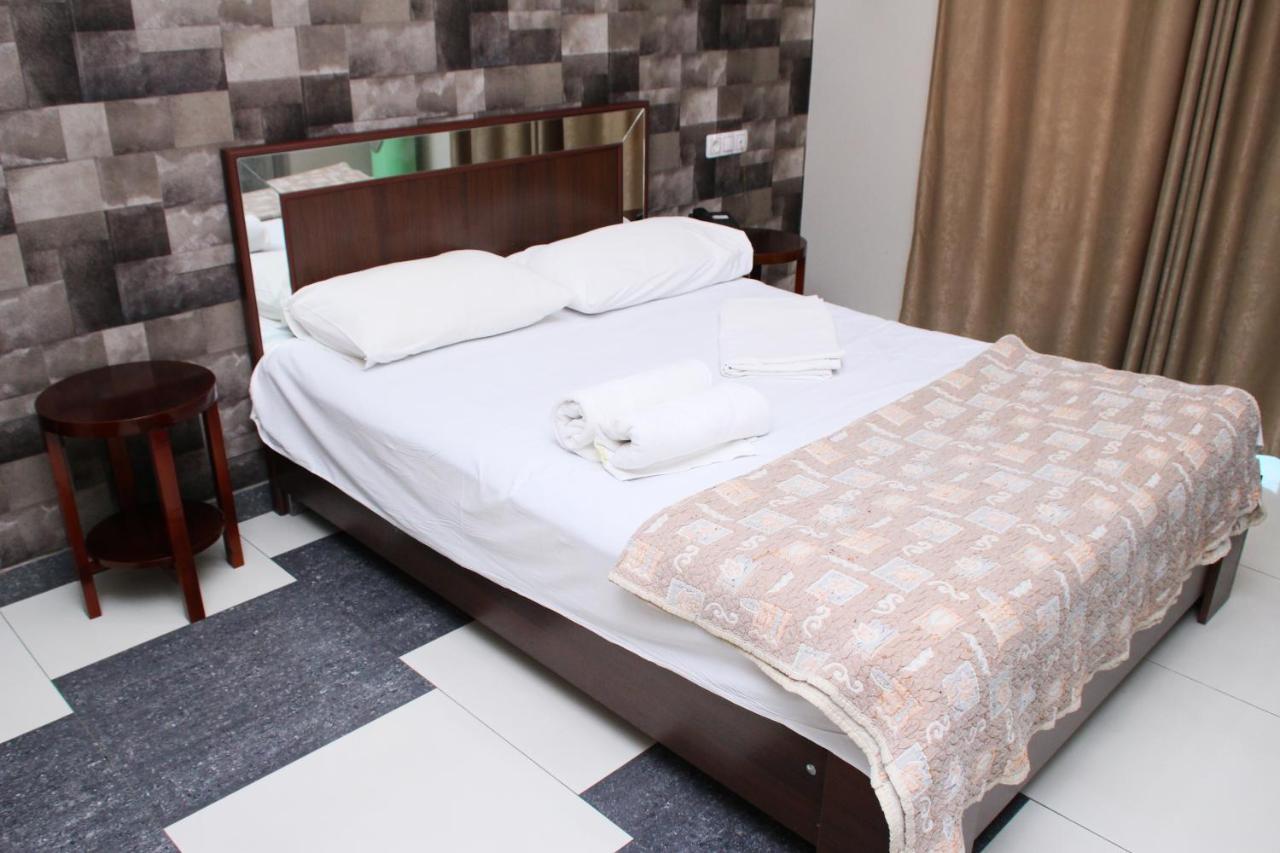 Golden Seconds Hotel Yerevan Exterior photo