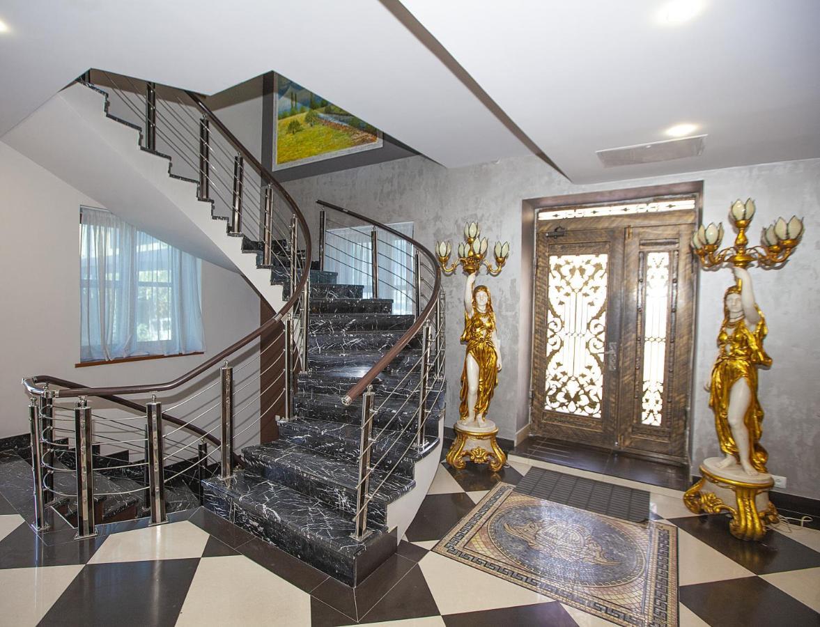 Golden Seconds Hotel Yerevan Exterior photo